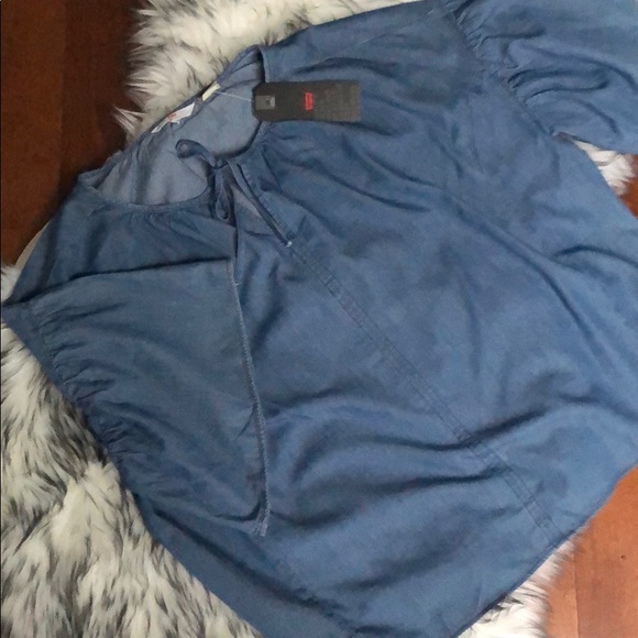 Levis Women. LESLIE TOP BLUE Nwt. - Picture 2 of 7